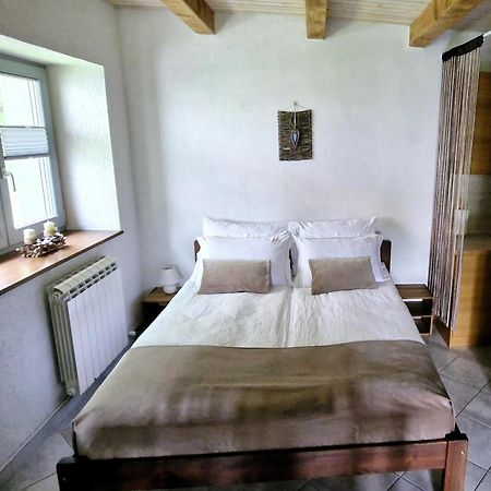 Guesthouse Idila Pod Nanosom Senozece Esterno foto