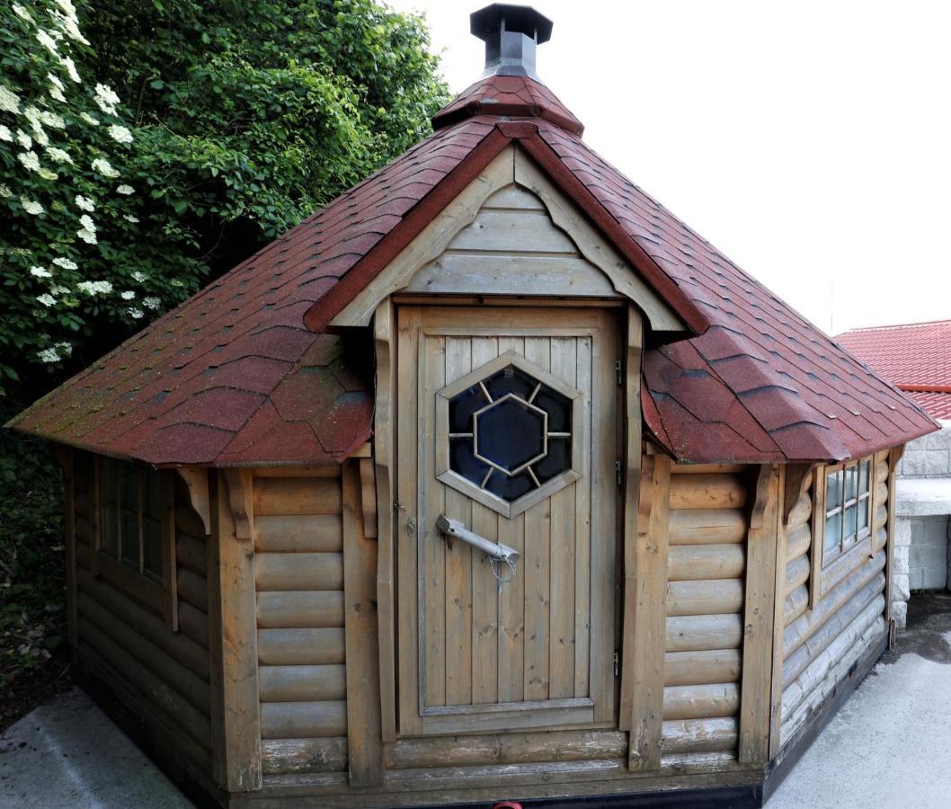 Guesthouse Idila Pod Nanosom Senozece Esterno foto