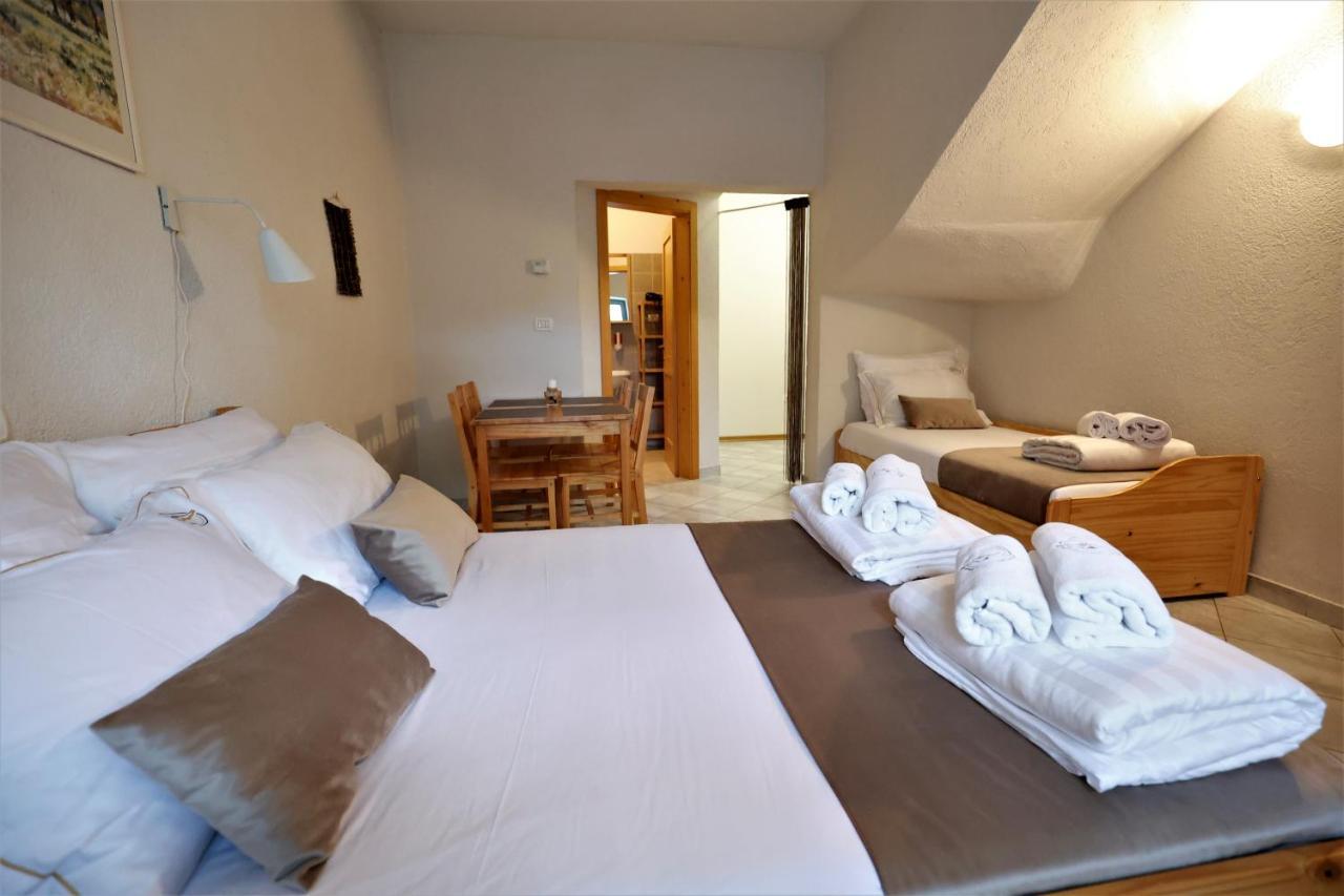 Guesthouse Idila Pod Nanosom Senozece Esterno foto
