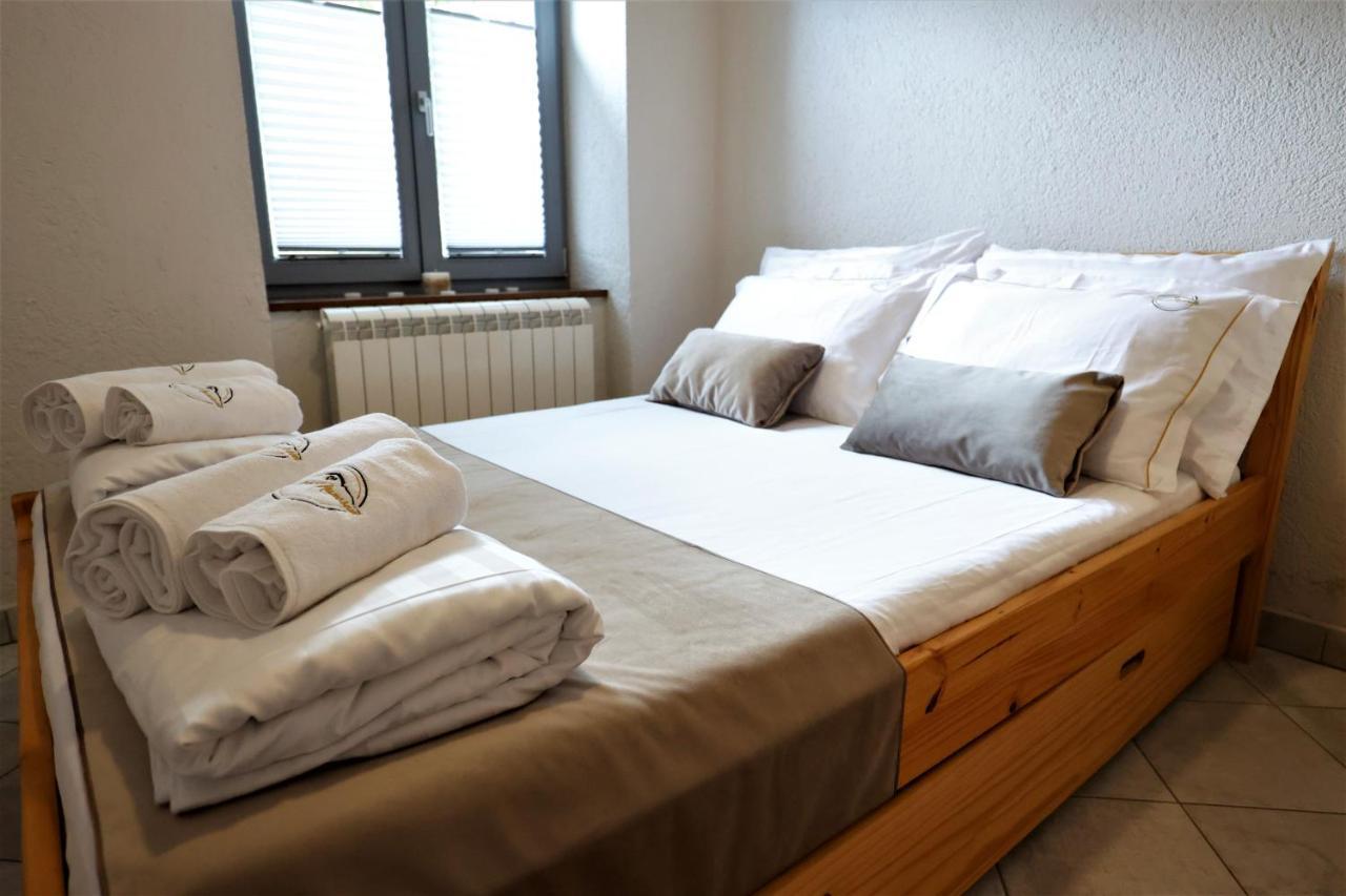 Guesthouse Idila Pod Nanosom Senozece Esterno foto