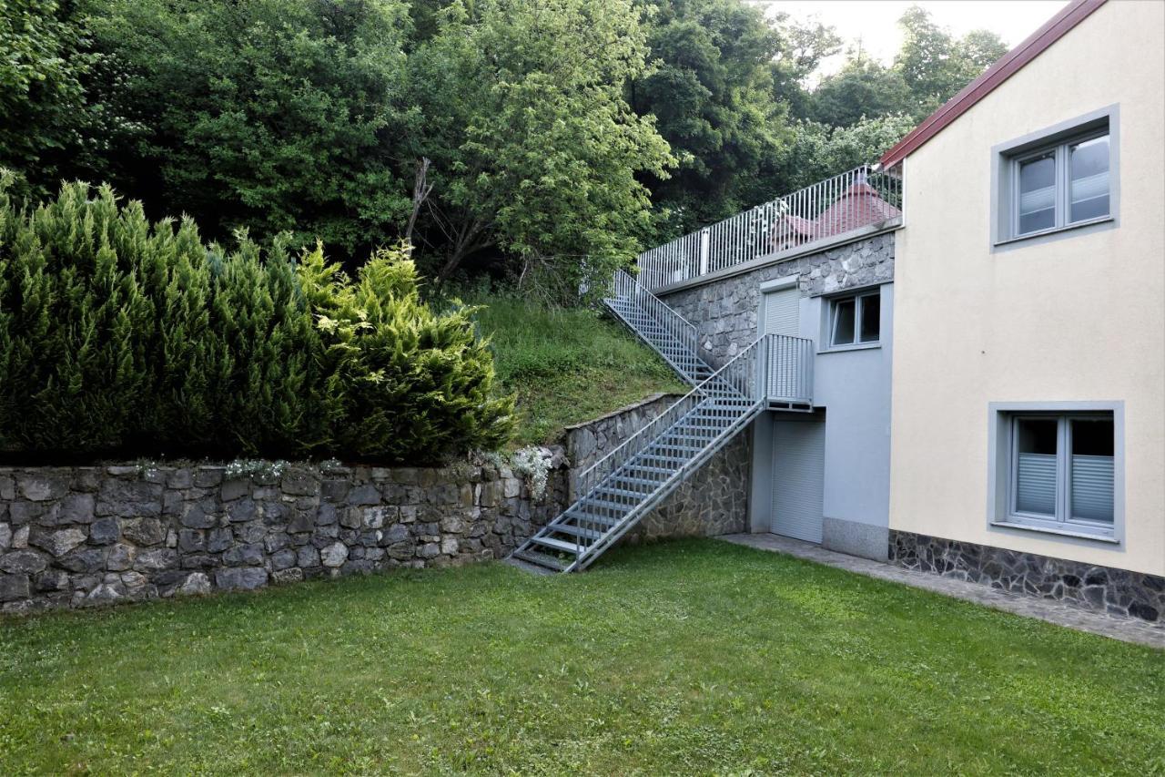 Guesthouse Idila Pod Nanosom Senozece Esterno foto