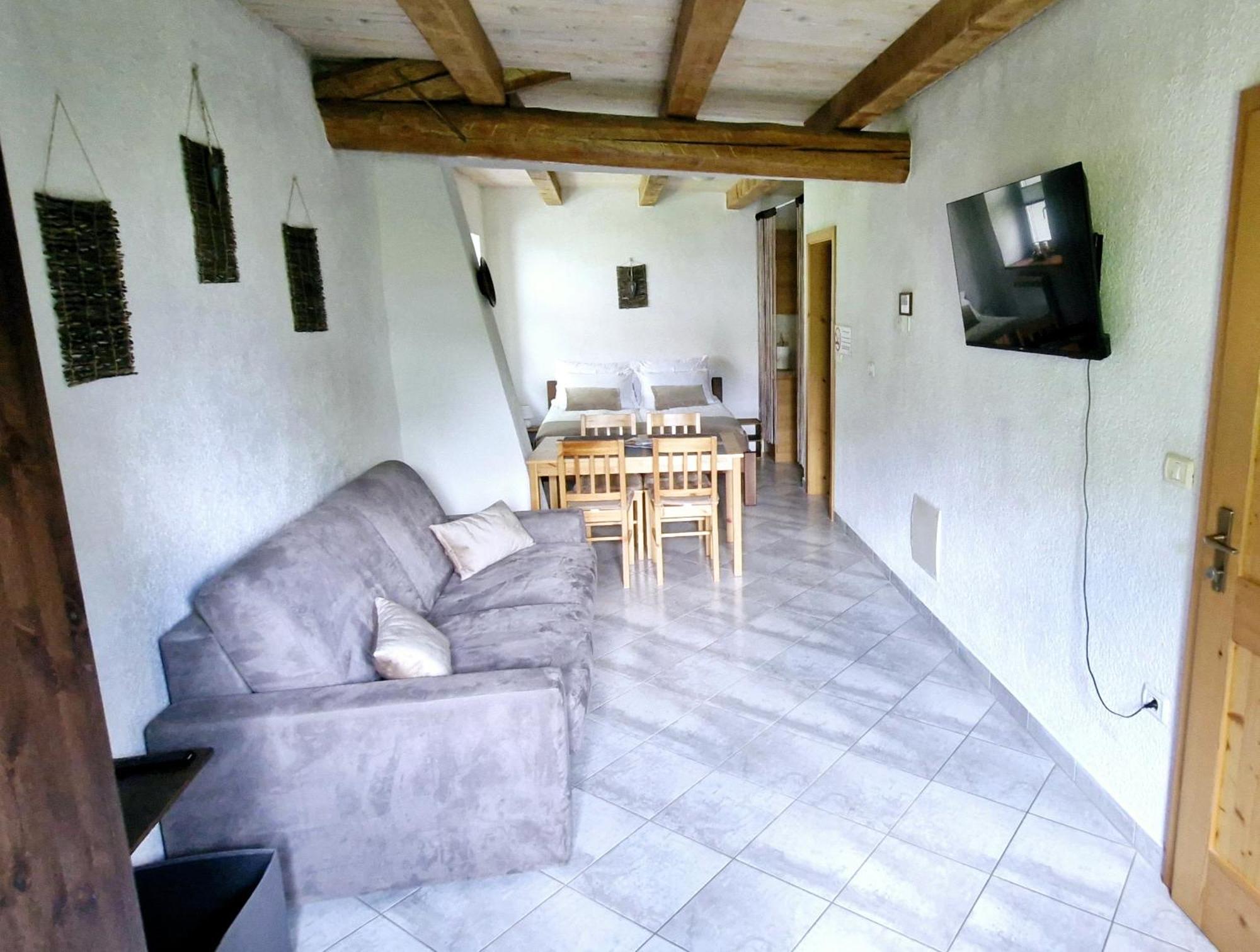 Guesthouse Idila Pod Nanosom Senozece Esterno foto