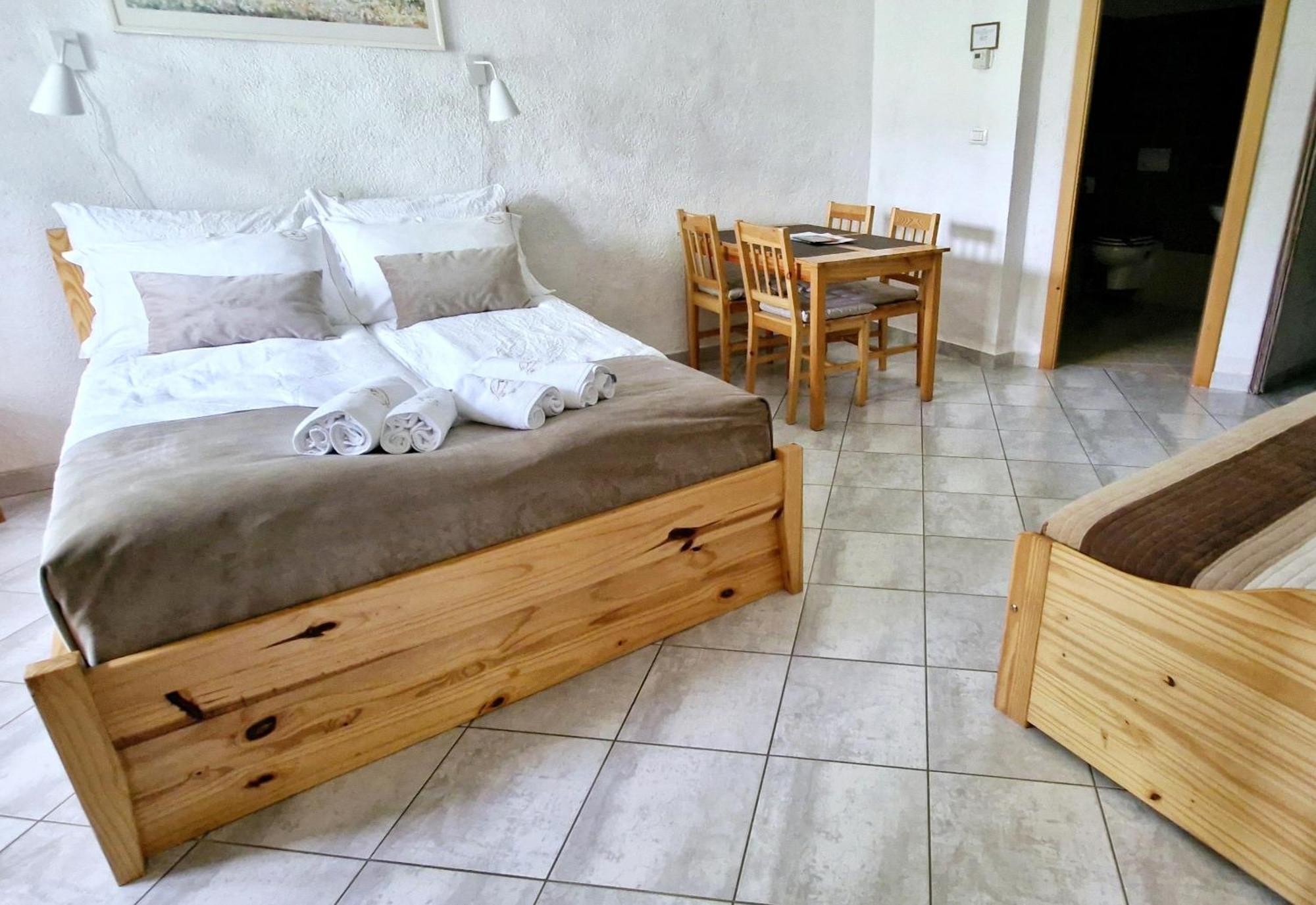 Guesthouse Idila Pod Nanosom Senozece Esterno foto