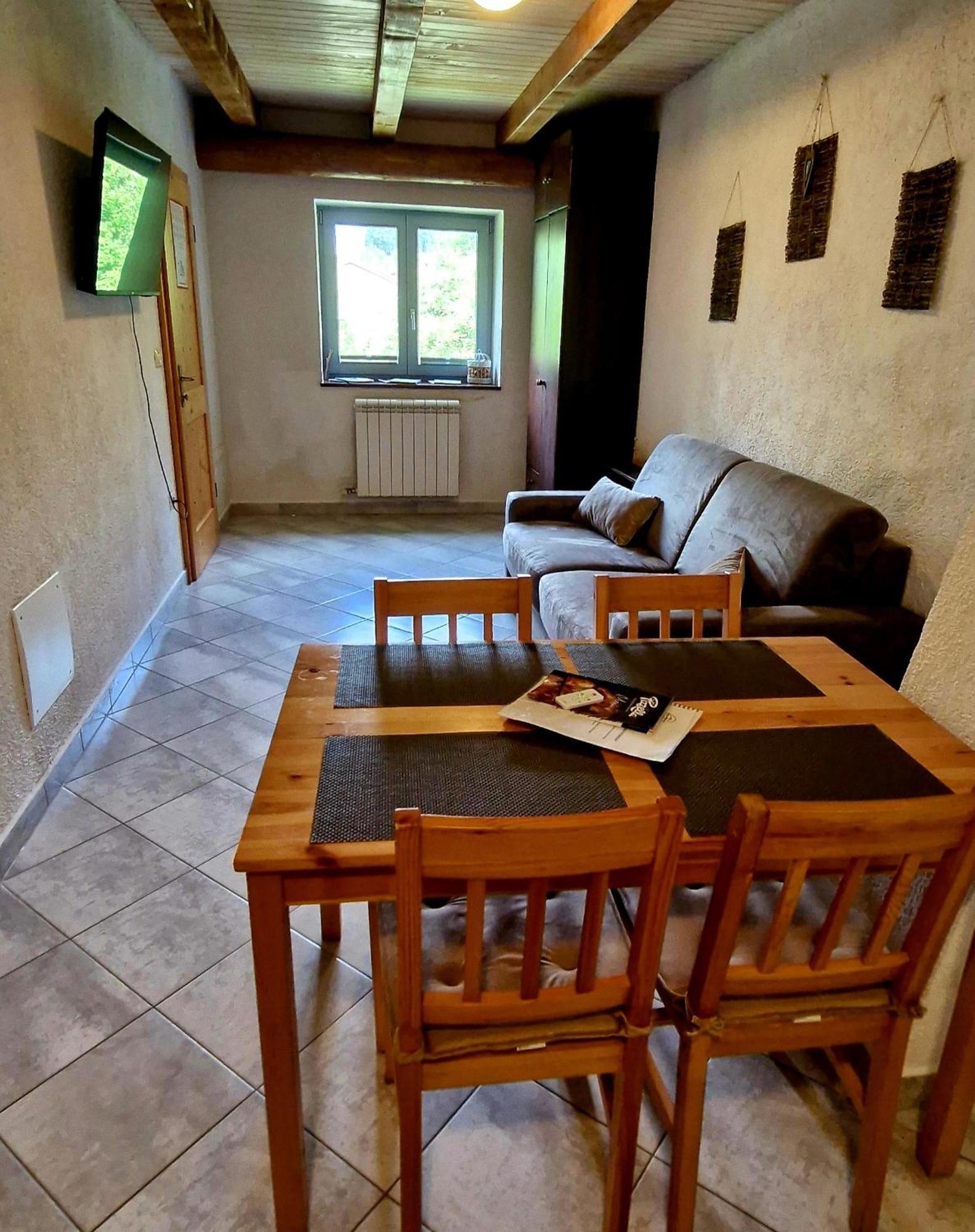 Guesthouse Idila Pod Nanosom Senozece Esterno foto