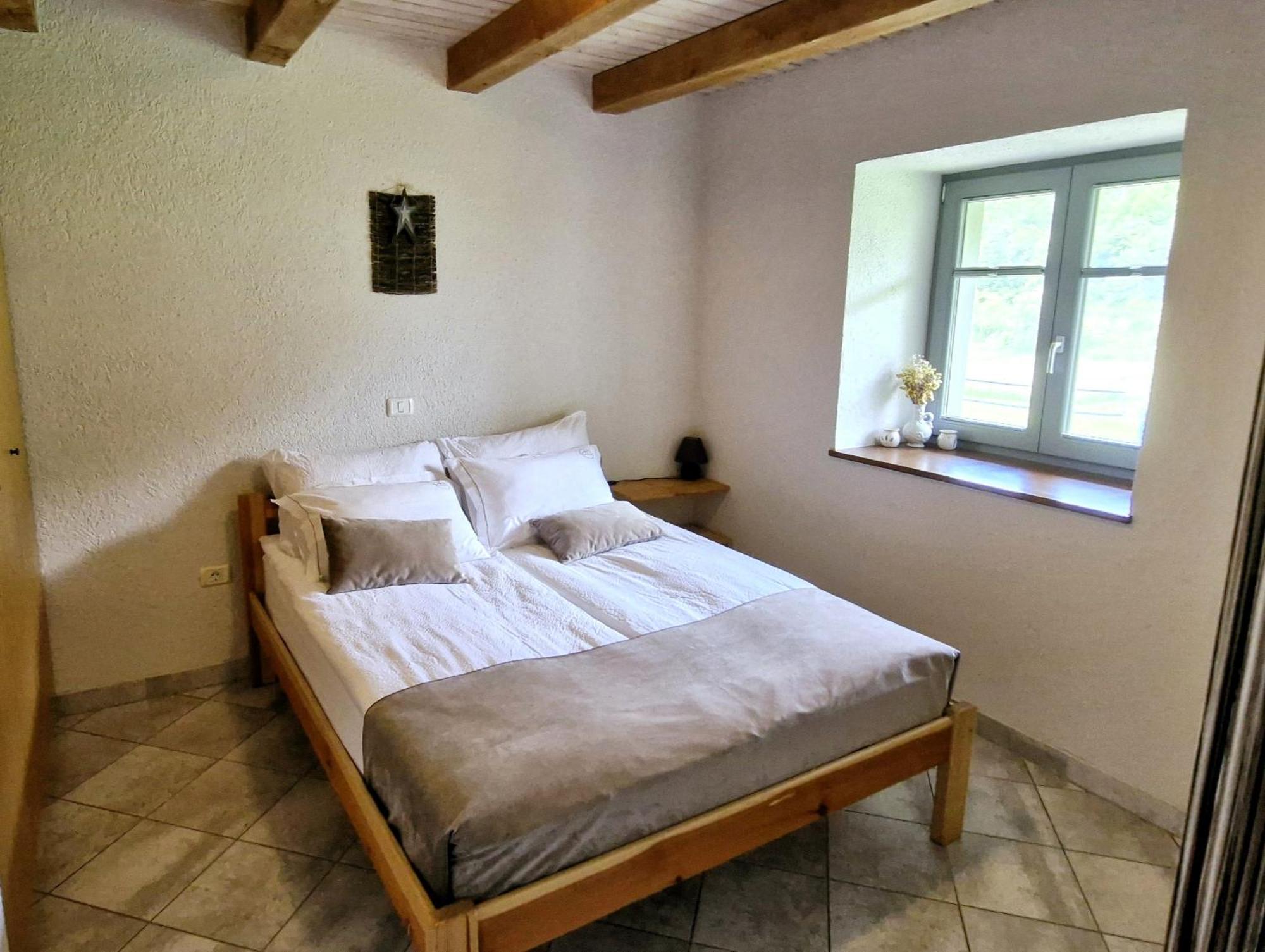 Guesthouse Idila Pod Nanosom Senozece Esterno foto