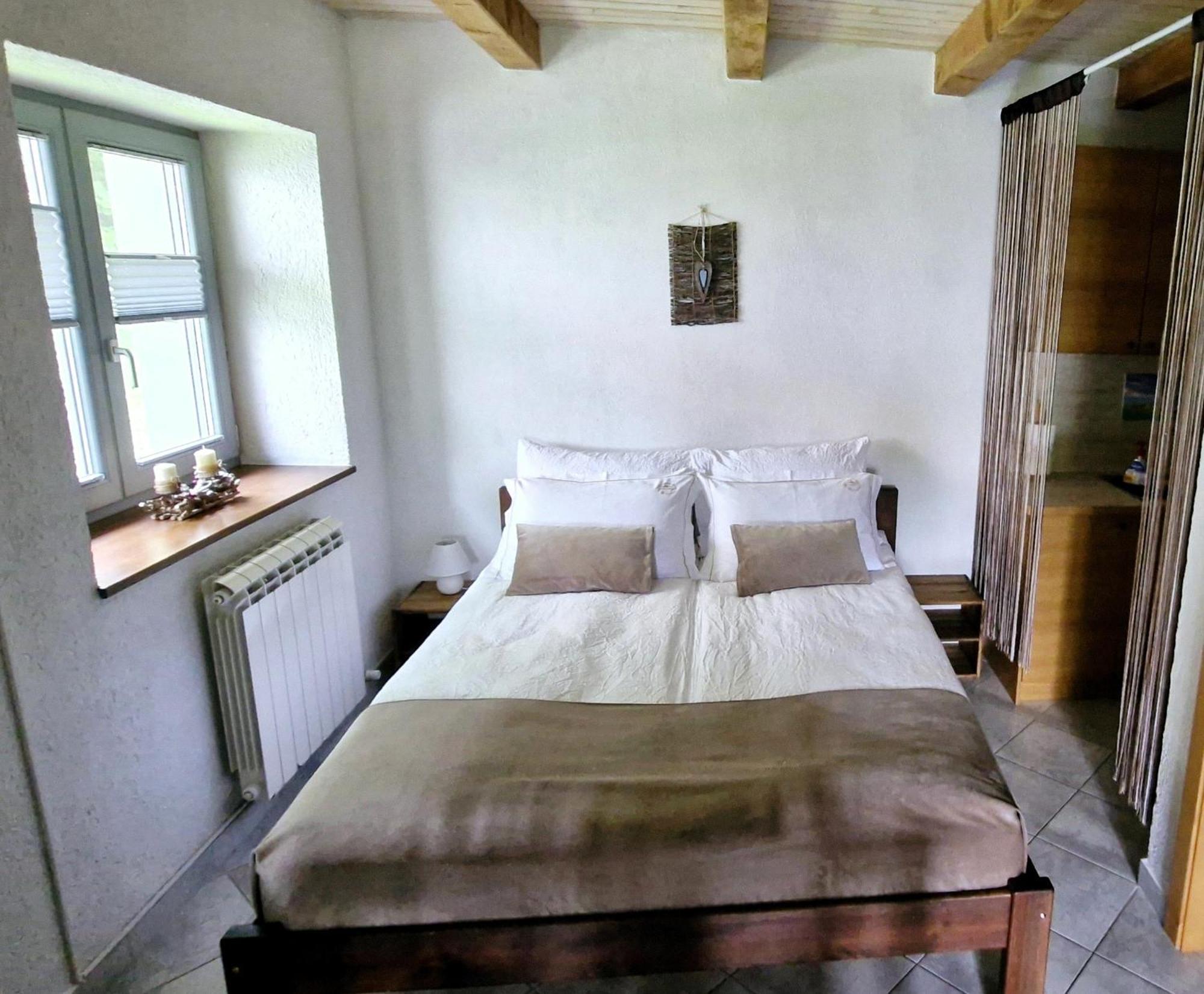 Guesthouse Idila Pod Nanosom Senozece Esterno foto