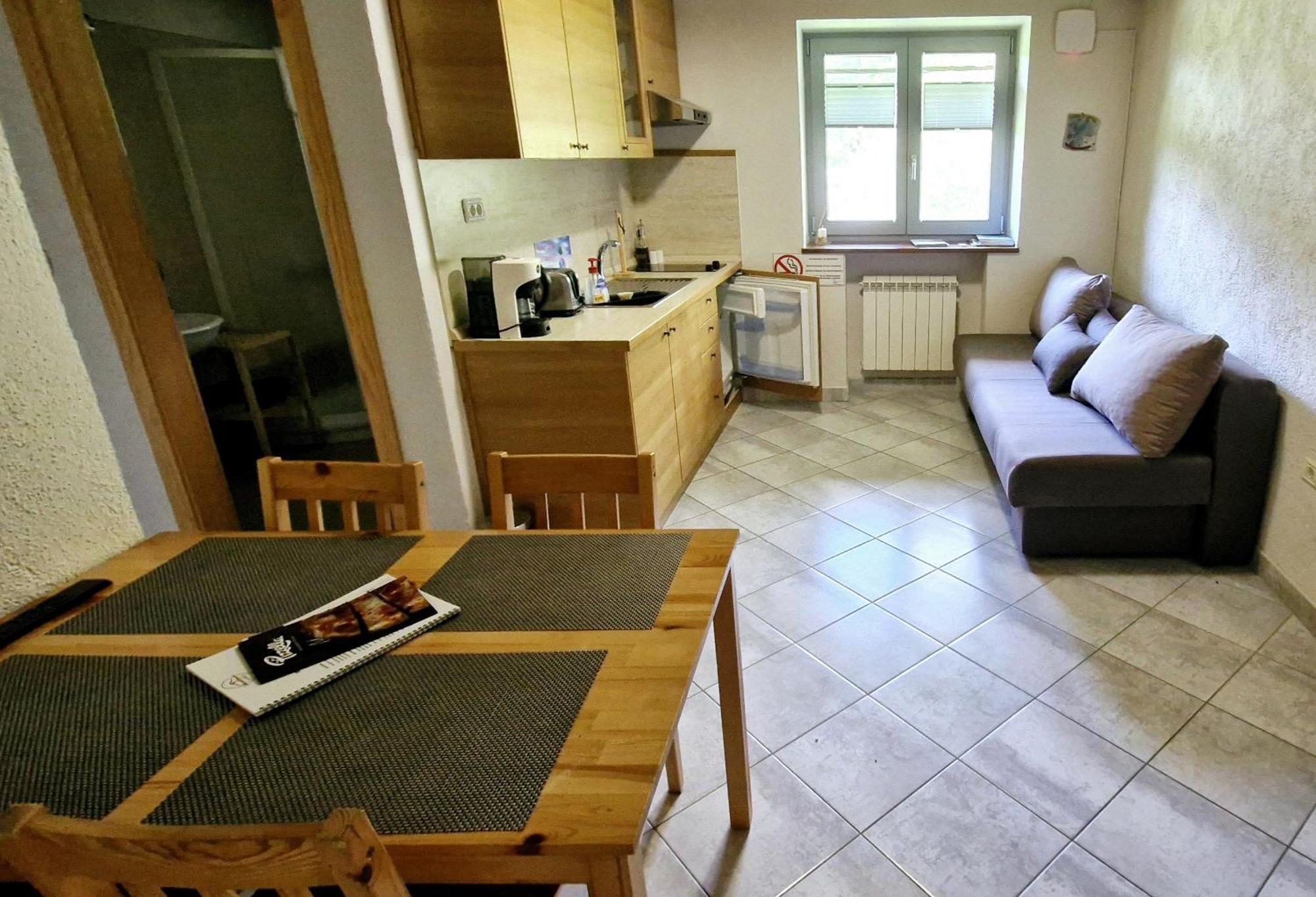 Guesthouse Idila Pod Nanosom Senozece Esterno foto
