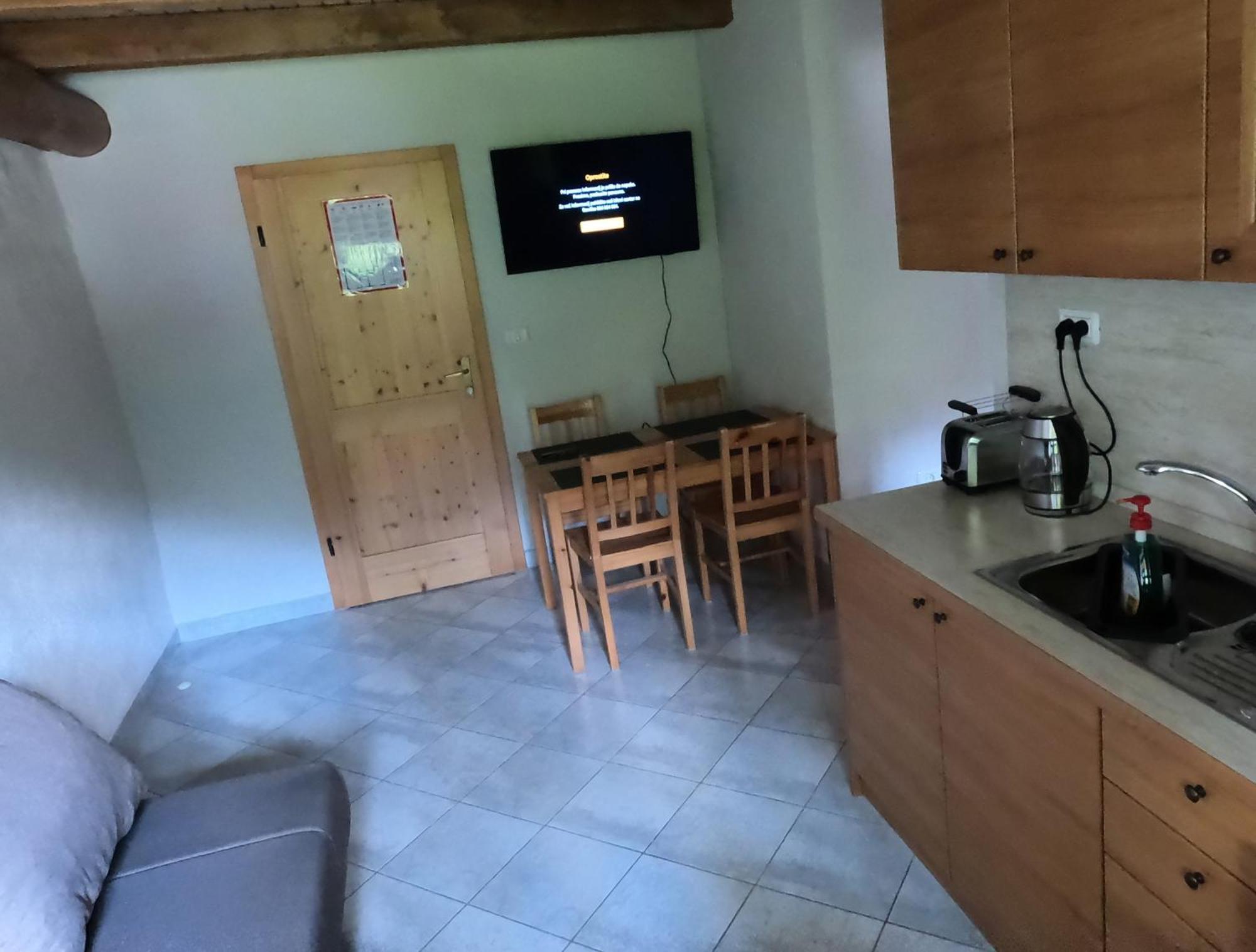 Guesthouse Idila Pod Nanosom Senozece Esterno foto