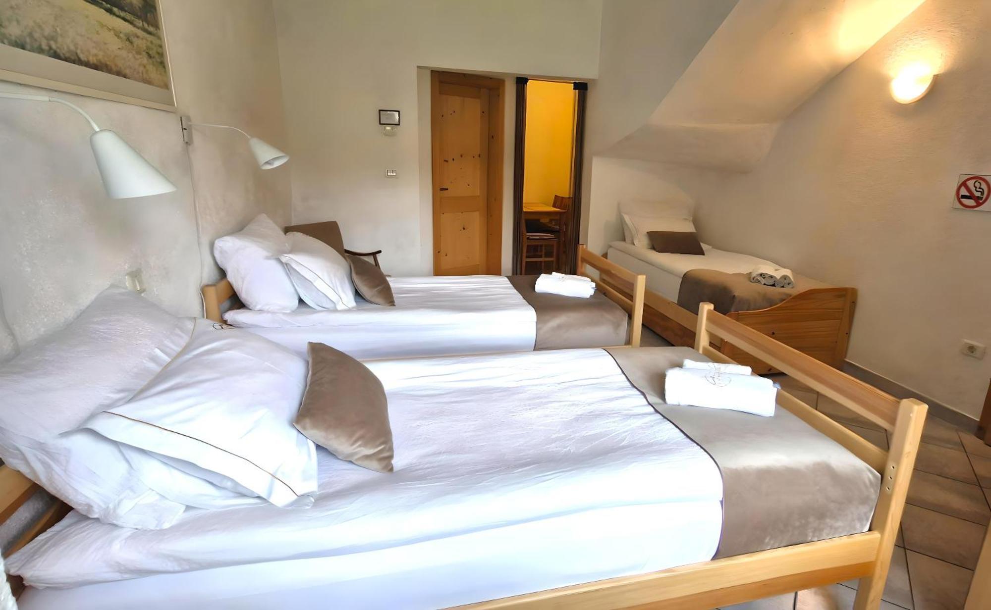 Guesthouse Idila Pod Nanosom Senozece Esterno foto